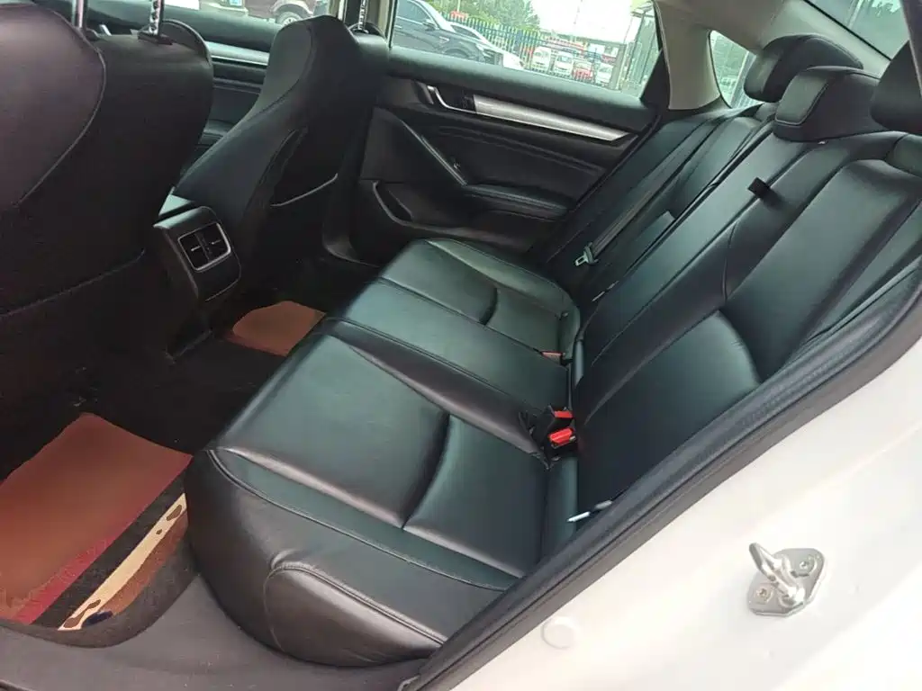 Honda Accord — фото 17