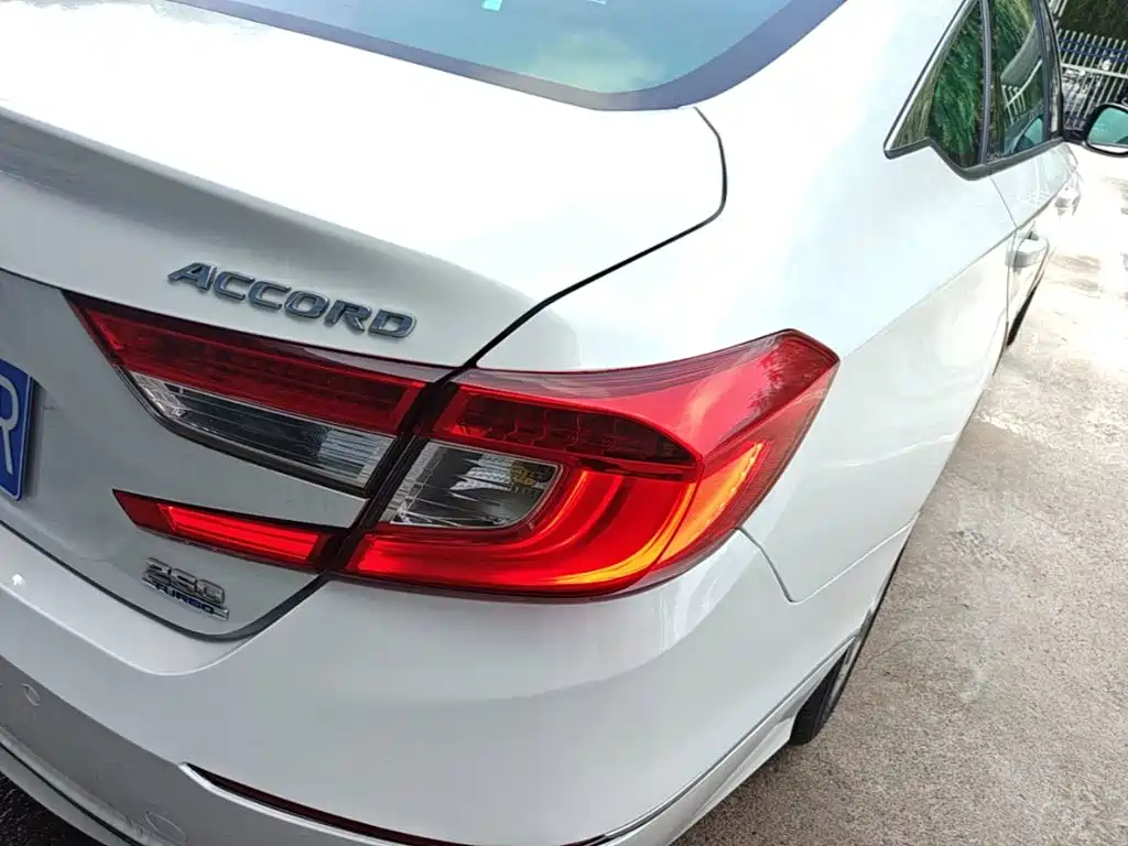 Honda Accord — фото 8