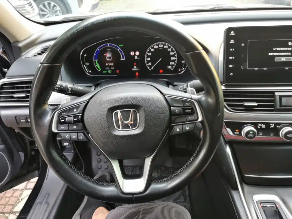 Honda Accord — фото 11
