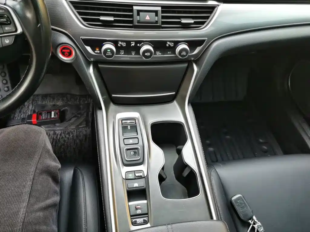 Honda Accord — фото 14