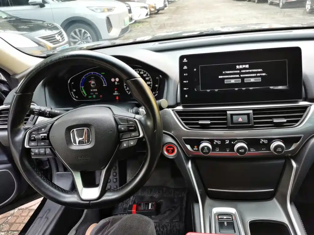 Honda Accord — фото 10