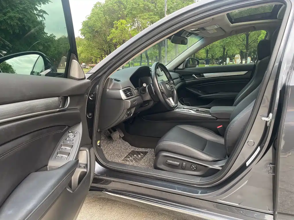 Honda Accord — фото 11