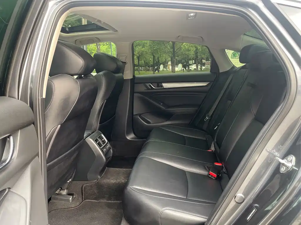 Honda Accord — фото 13