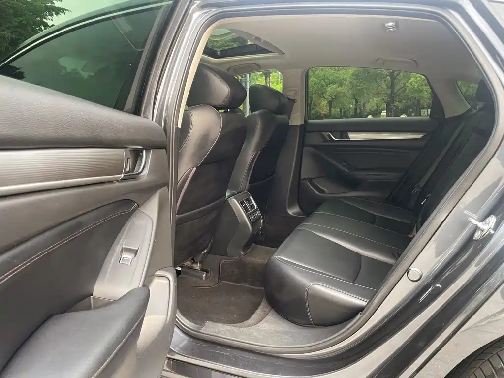 Honda Accord — фото 14