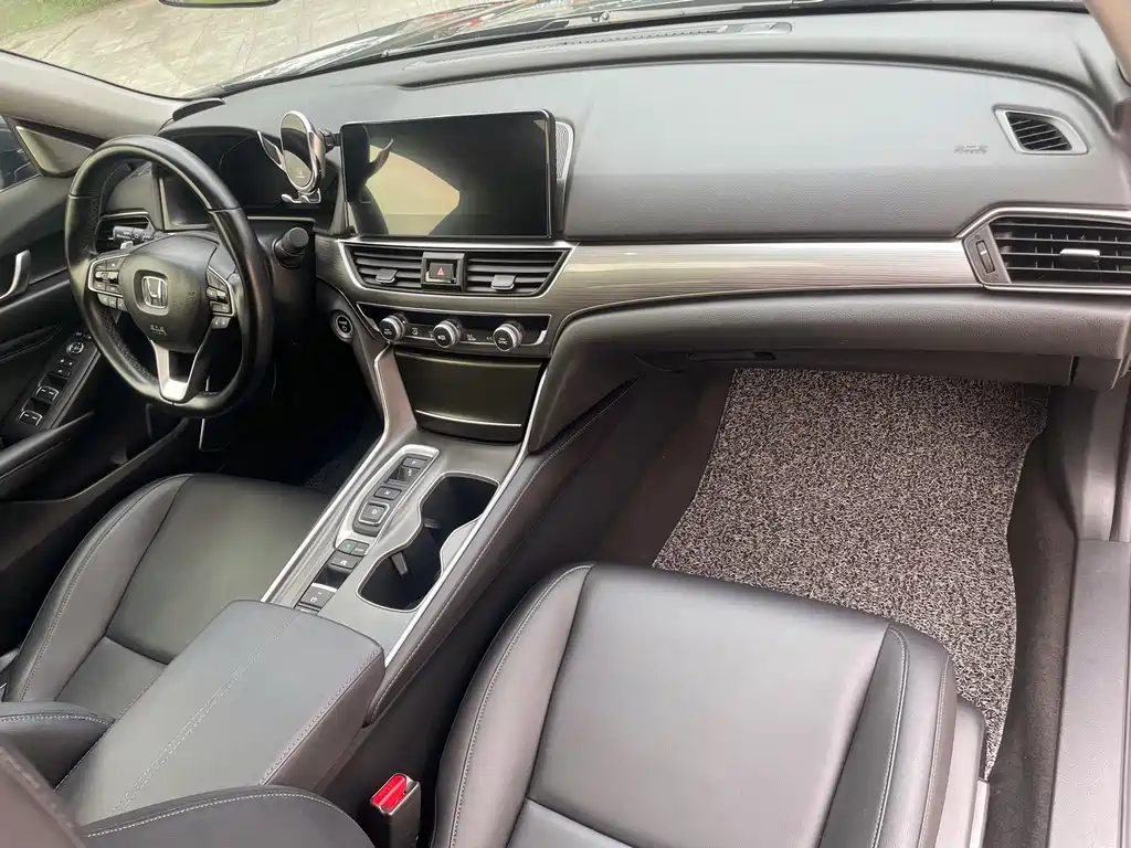 Honda Accord — фото 15