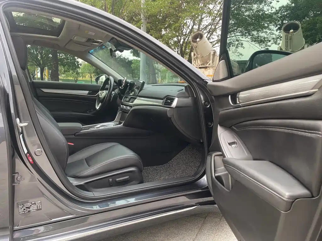Honda Accord — фото 17
