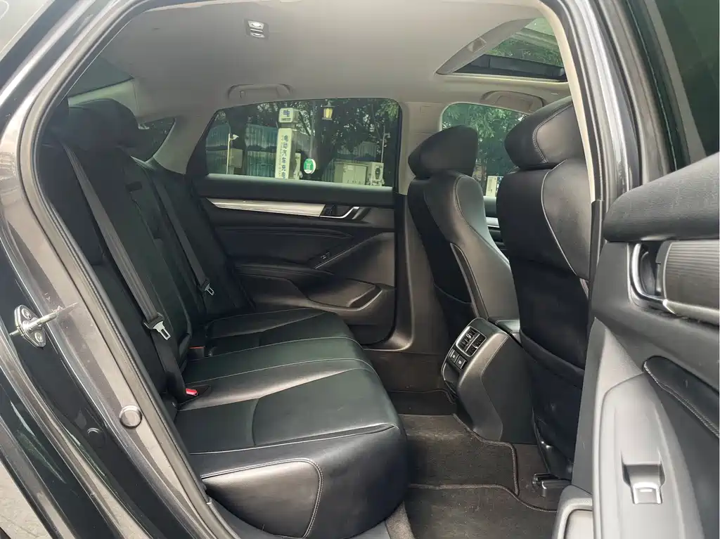 Honda Accord — фото 18
