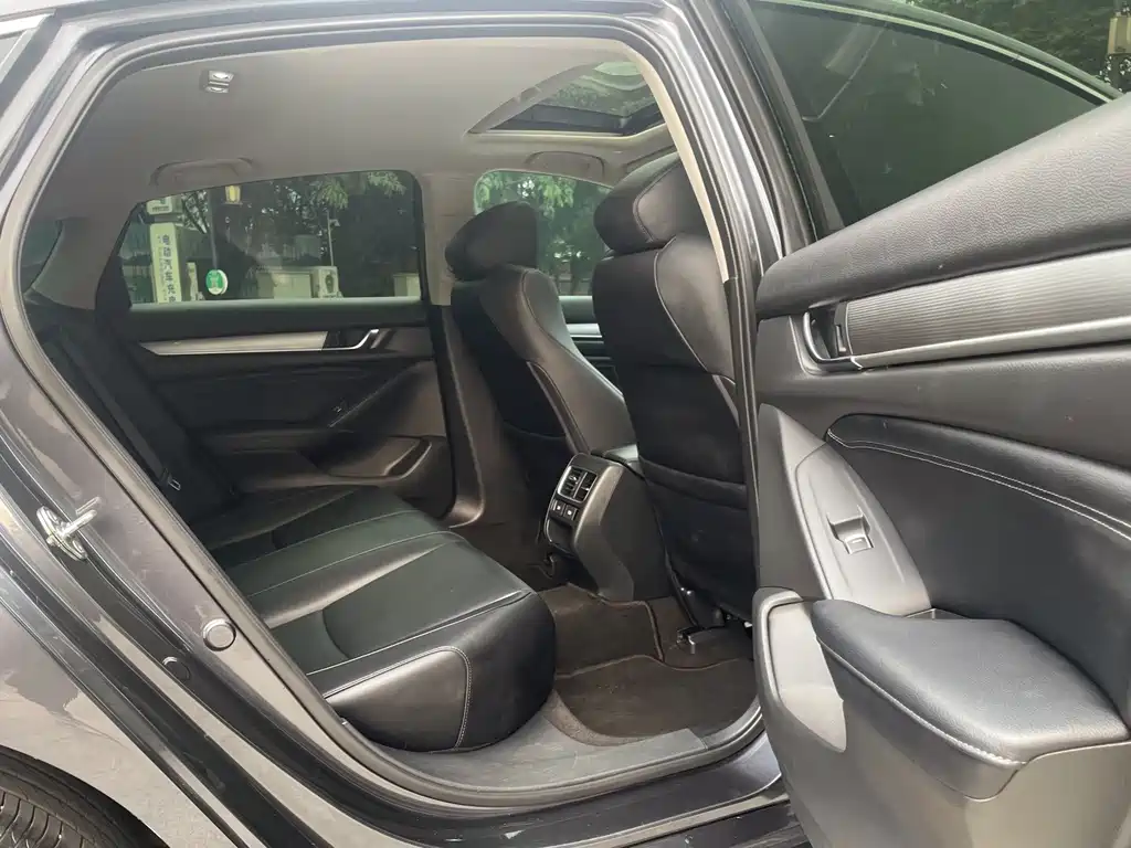 Honda Accord — фото 19