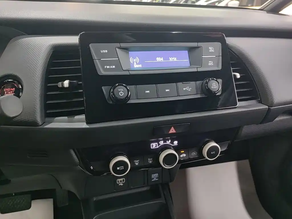 Honda Fit — фото 13