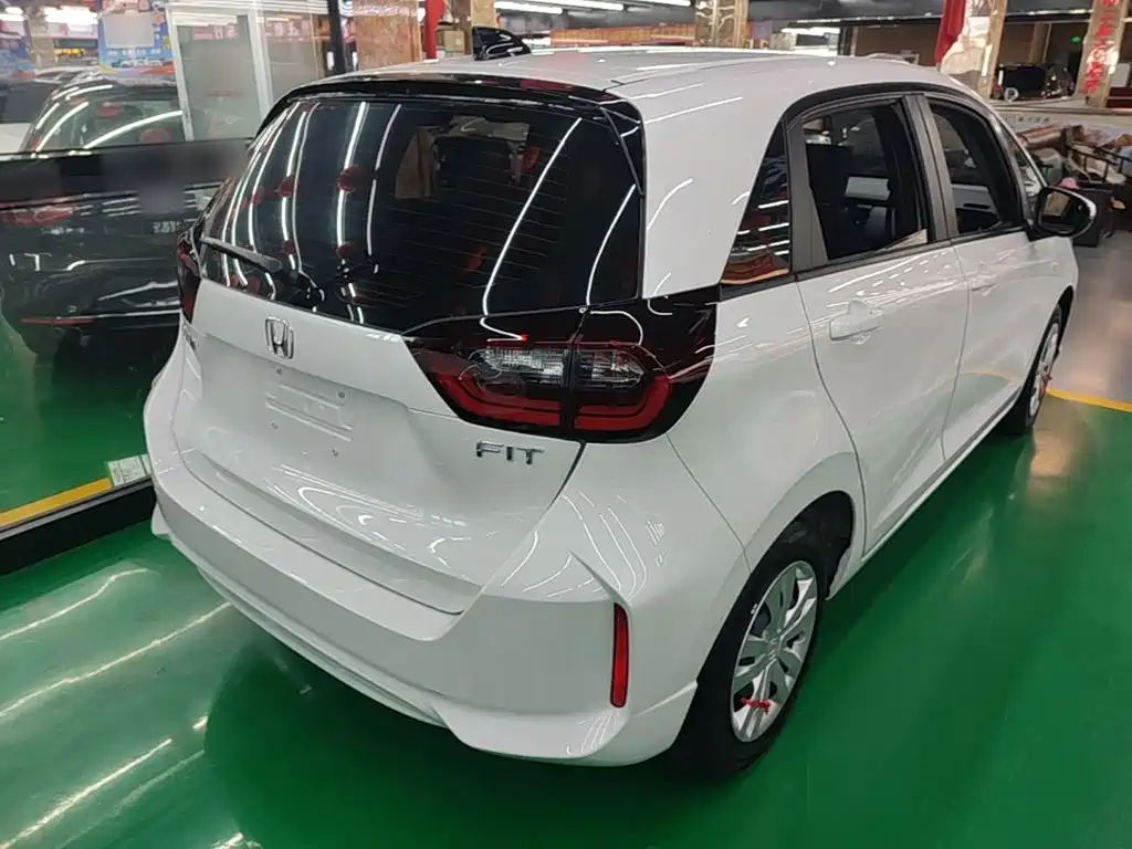 Honda Fit — фото 7