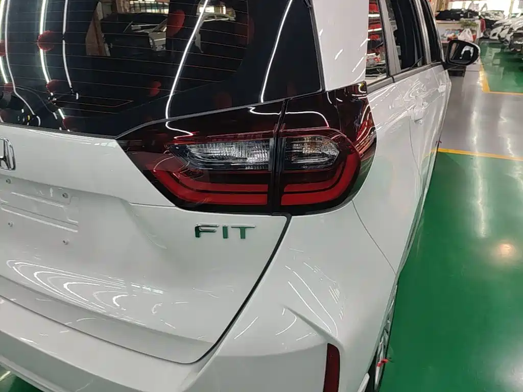 Honda Fit — фото 8