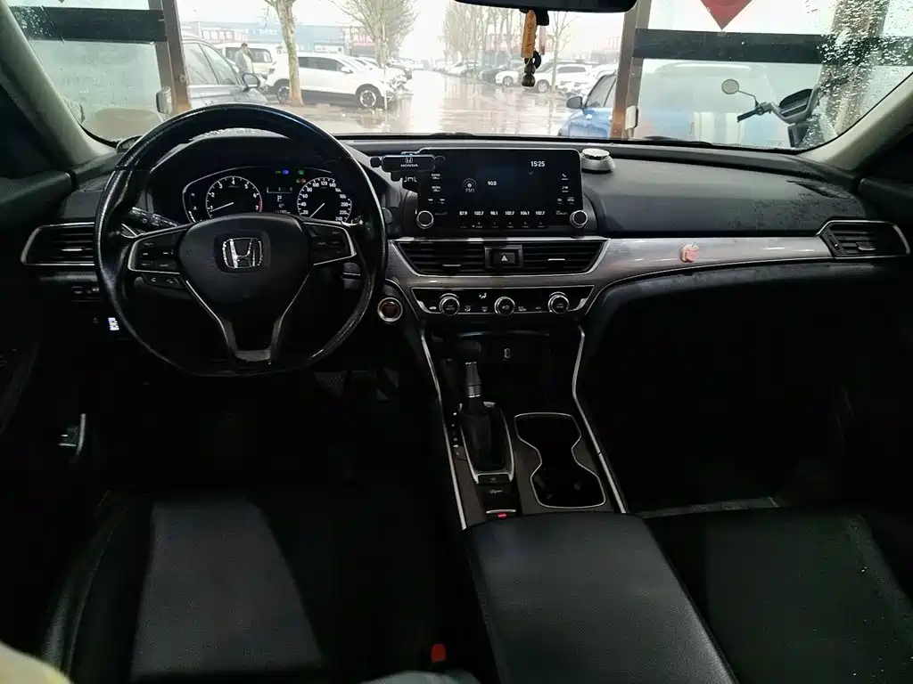 Honda Accord — фото 6