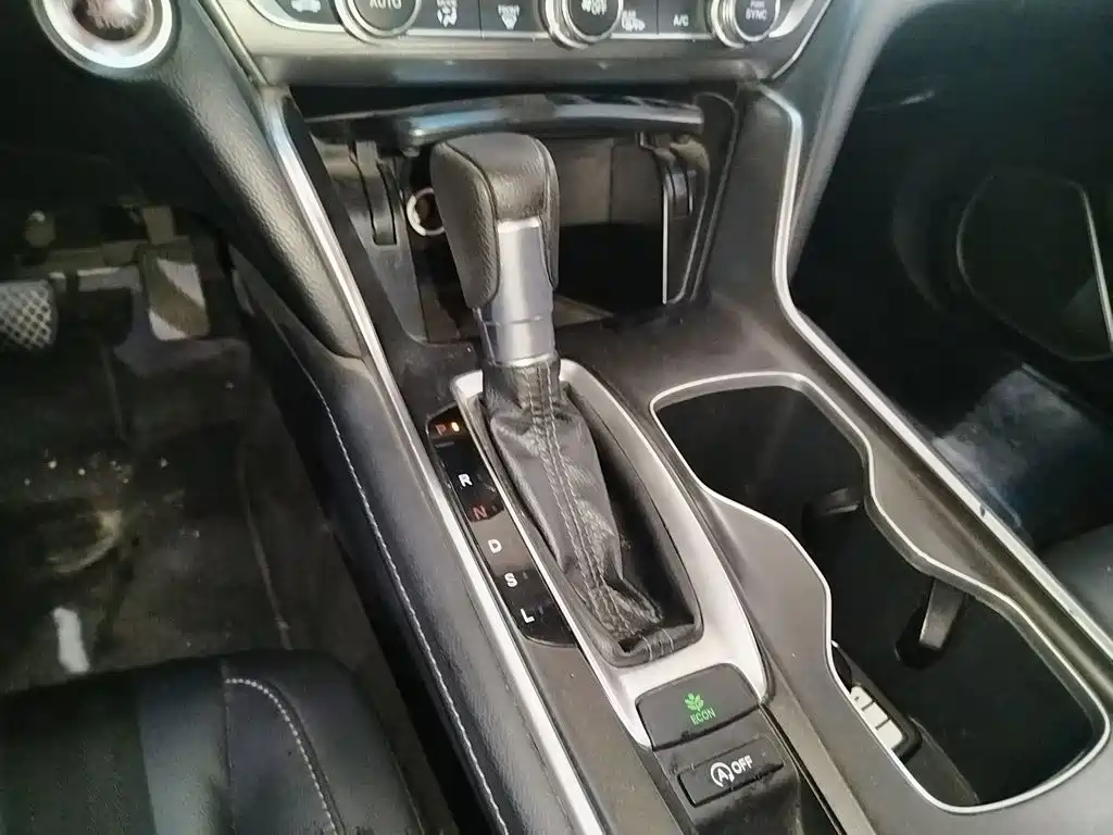Honda Accord — фото 10