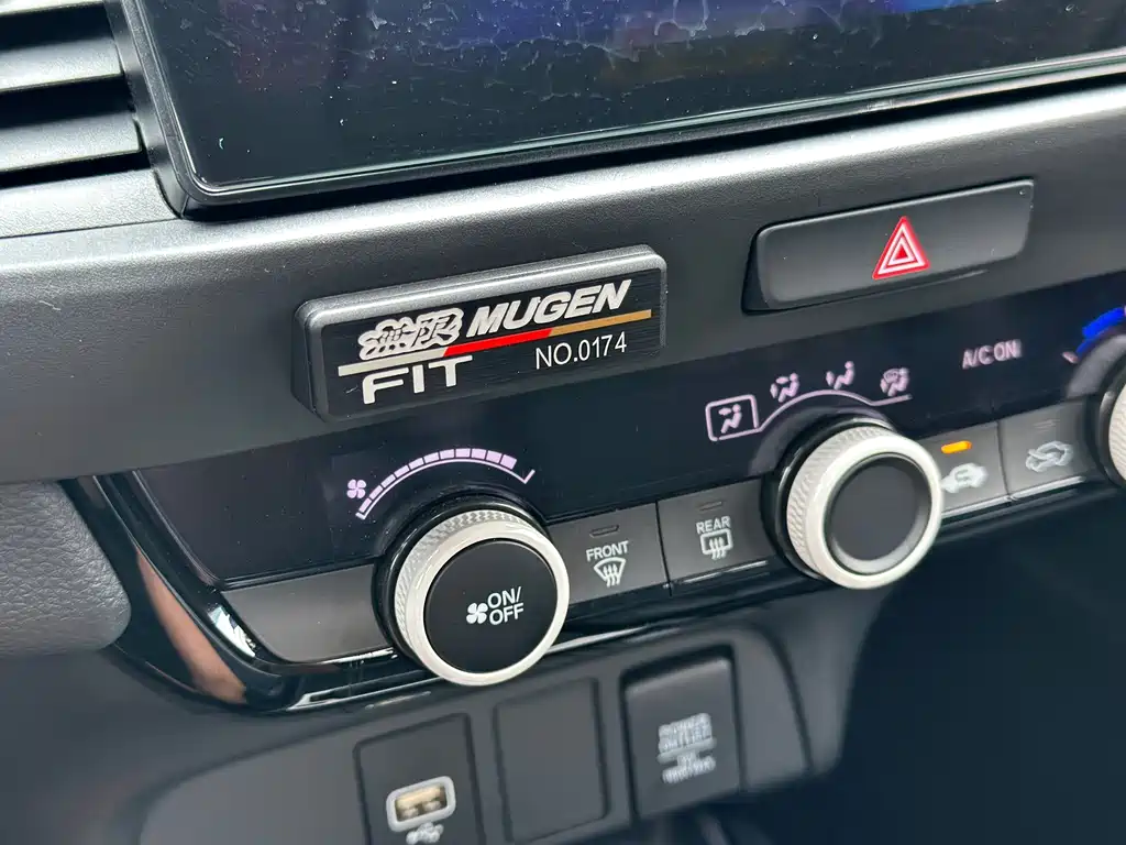 Honda Fit — фото 8