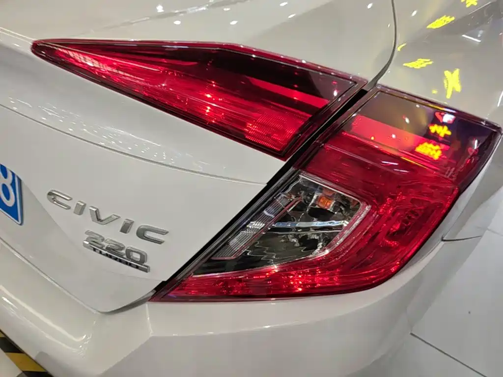 Honda Civic — фото 8