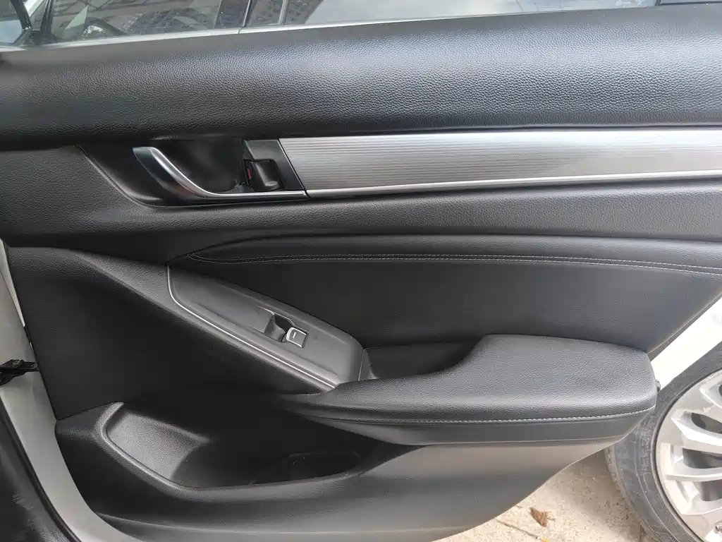 Honda Accord — фото 17