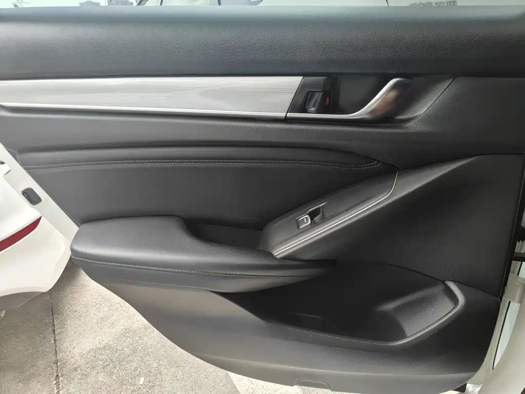 Honda Accord — фото 18