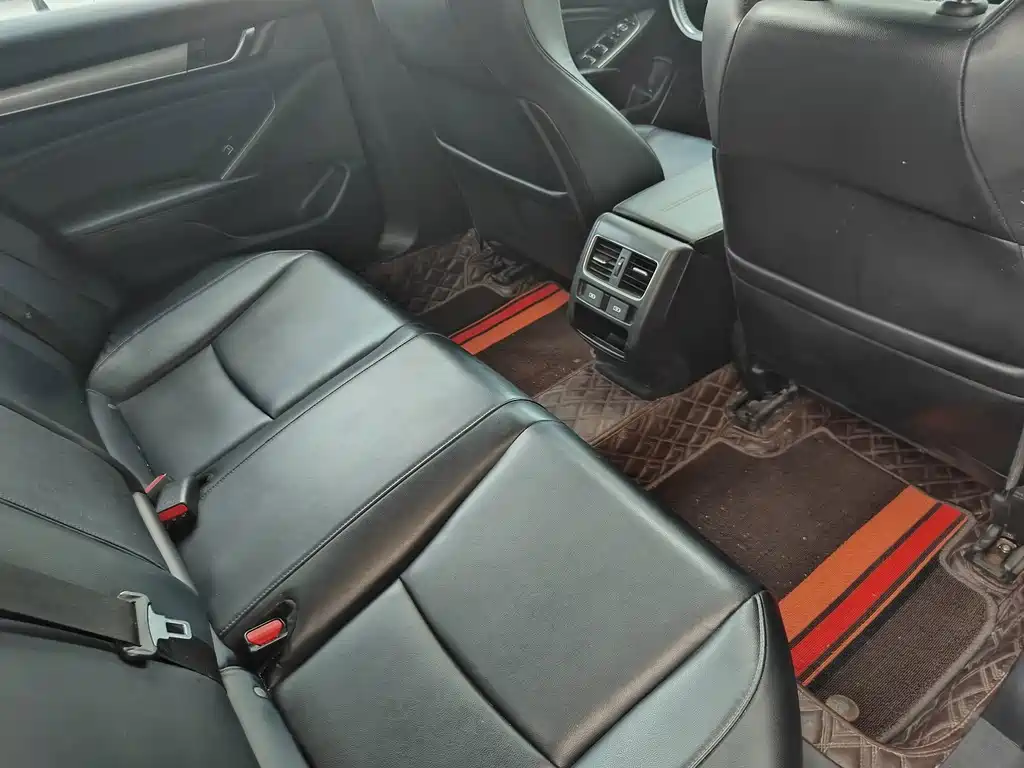 Honda Accord — фото 10