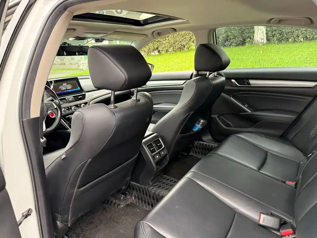 Honda Accord — фото 11