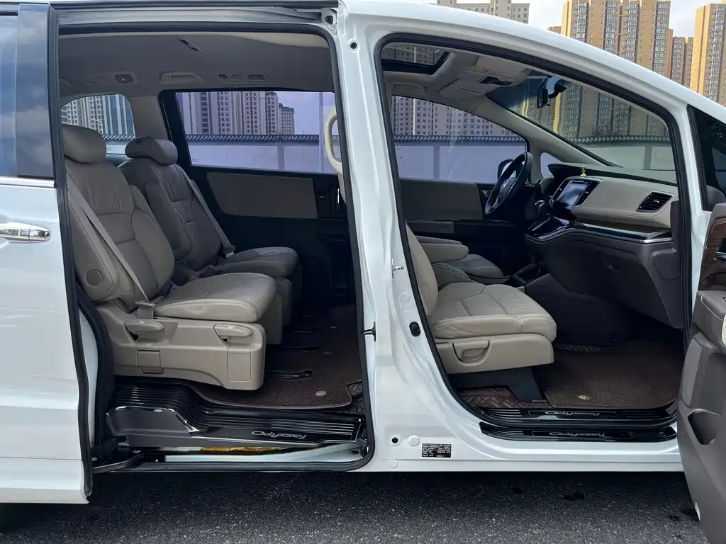 Honda Odyssey — фото 13