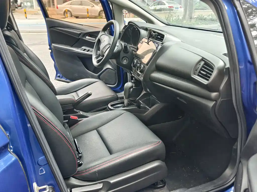Honda Fit — фото 11