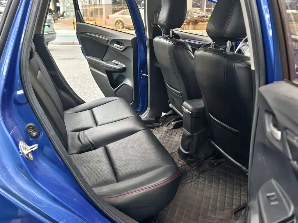 Honda Fit — фото 10