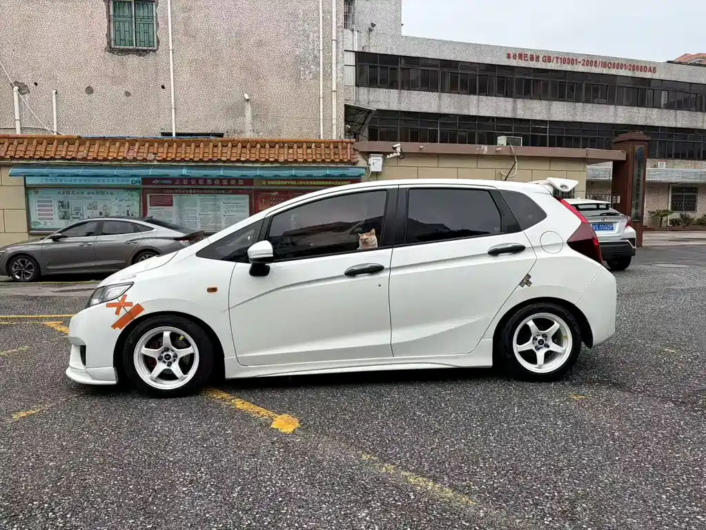 Honda Fit — фото 9