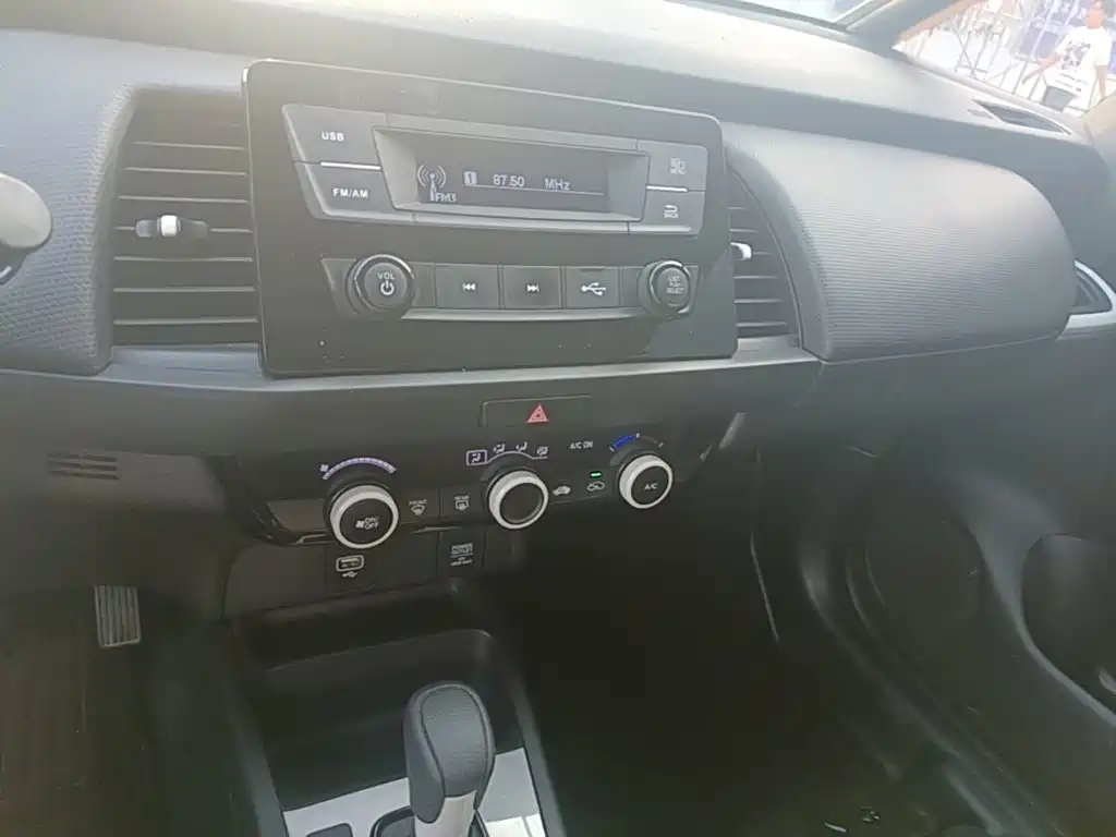 Honda Fit — фото 13