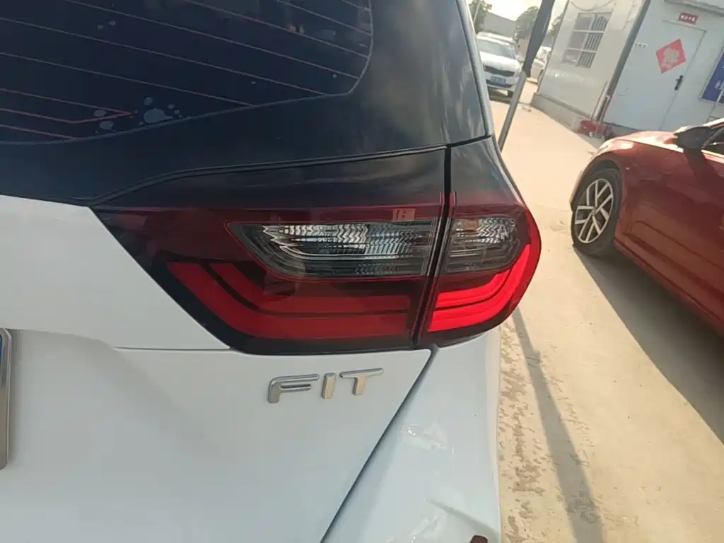 Honda Fit — фото 8