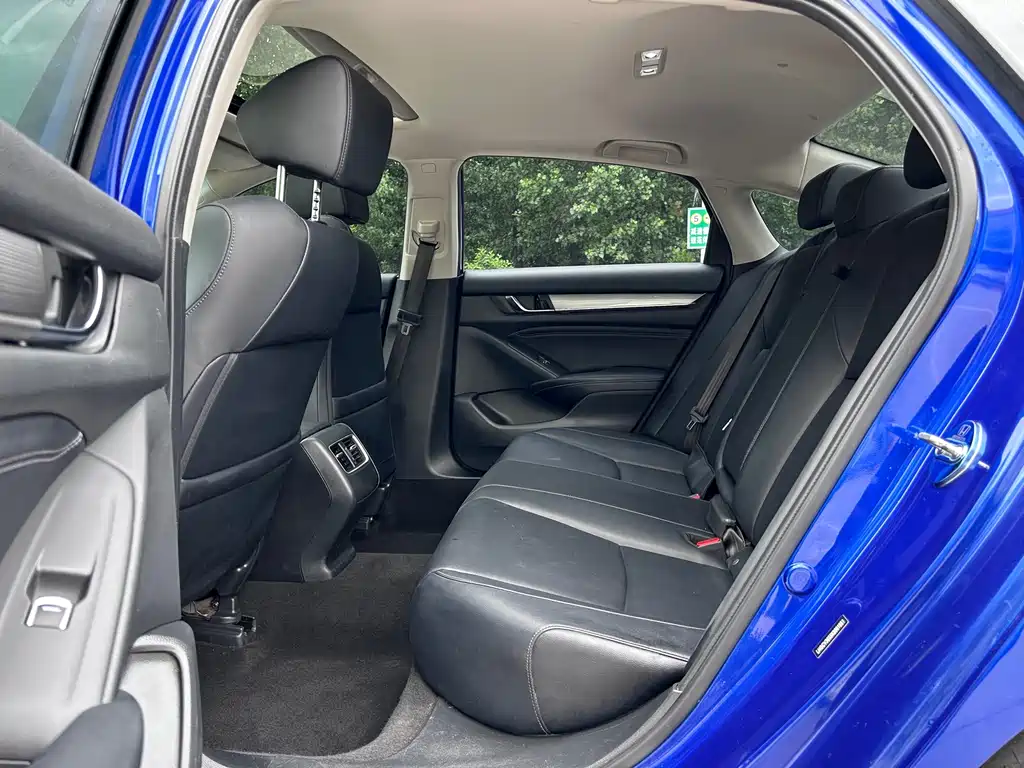 Honda Accord — фото 6