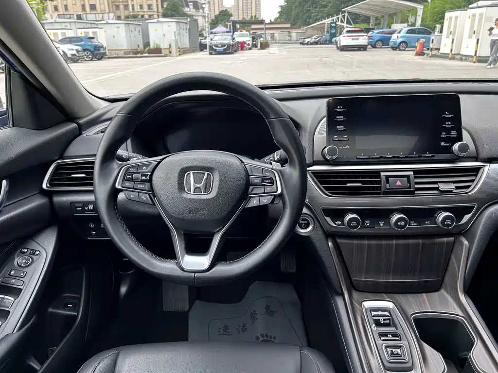 Honda Accord — фото 8