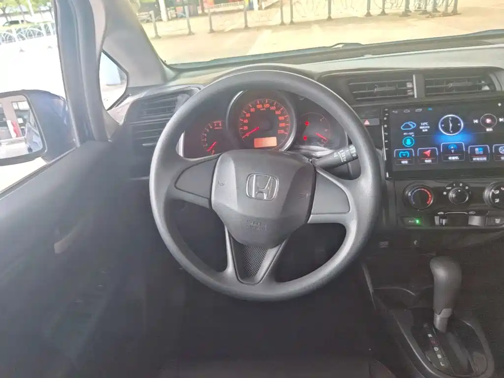 Honda Fit — фото 11