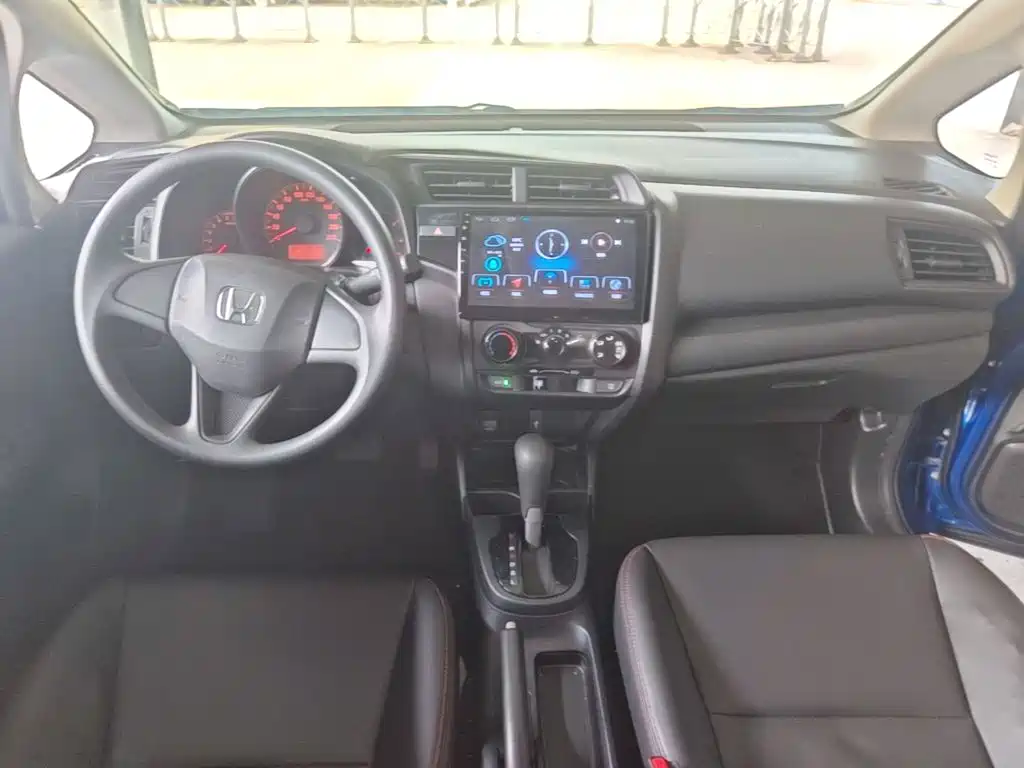 Honda Fit — фото 10