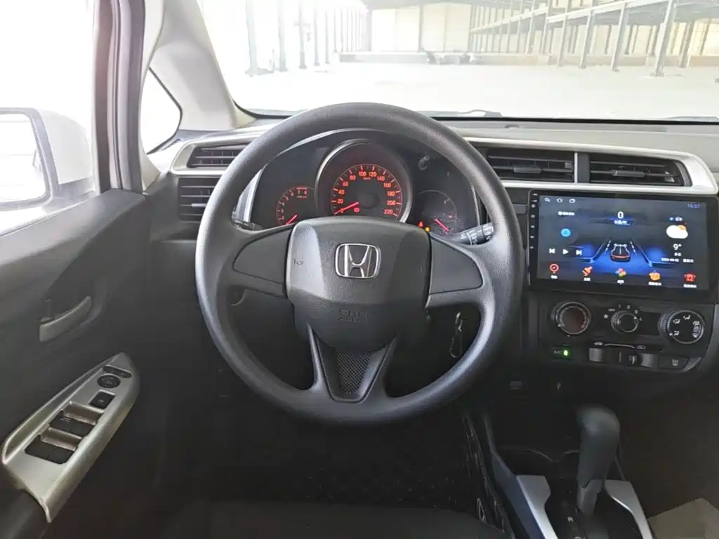 Honda Fit — фото 11
