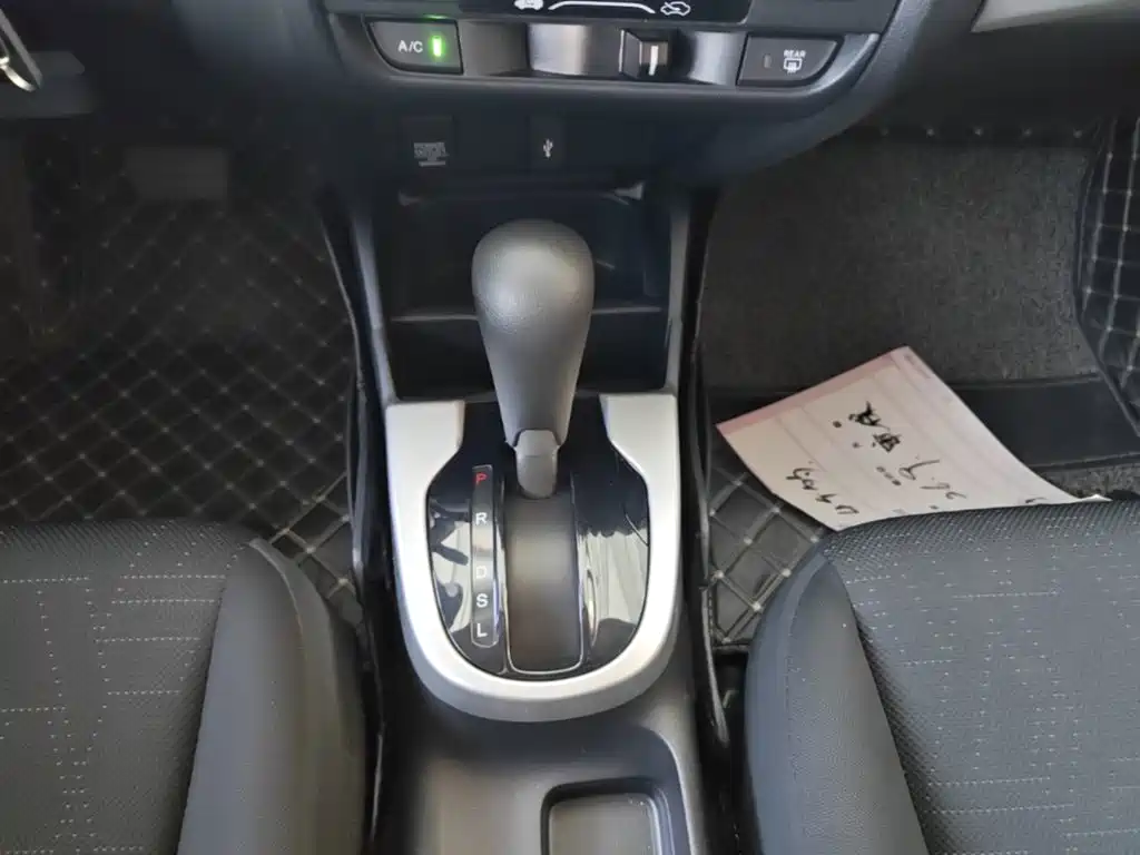 Honda Fit — фото 14