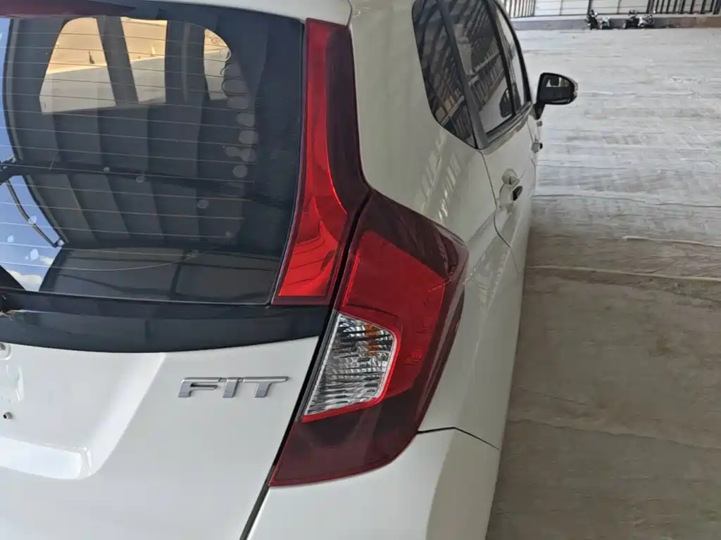 Honda Fit — фото 8
