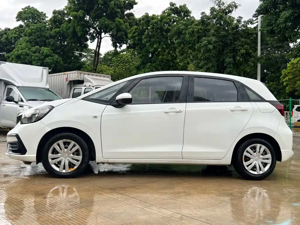 Honda Fit — фото 4