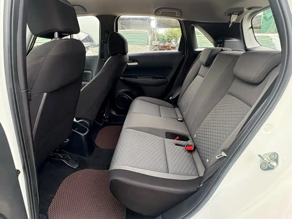 Honda Fit — фото 10
