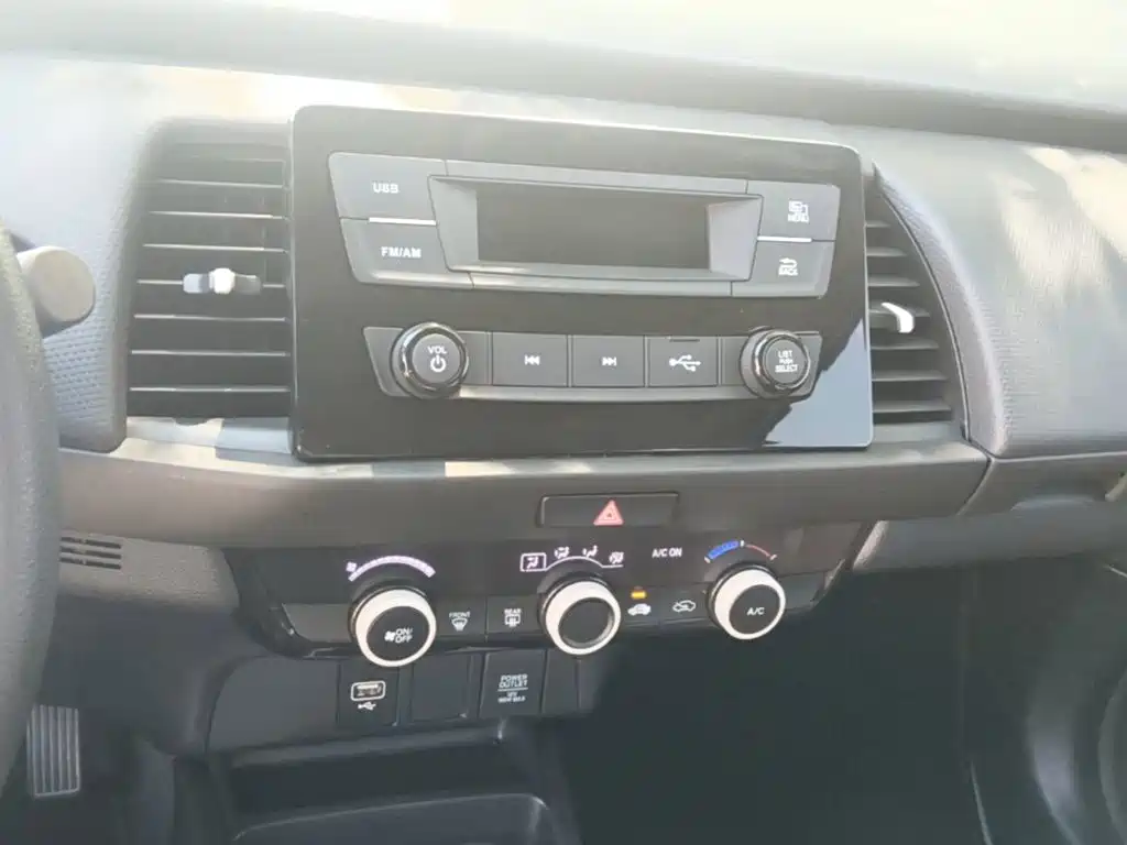 Honda Fit — фото 13