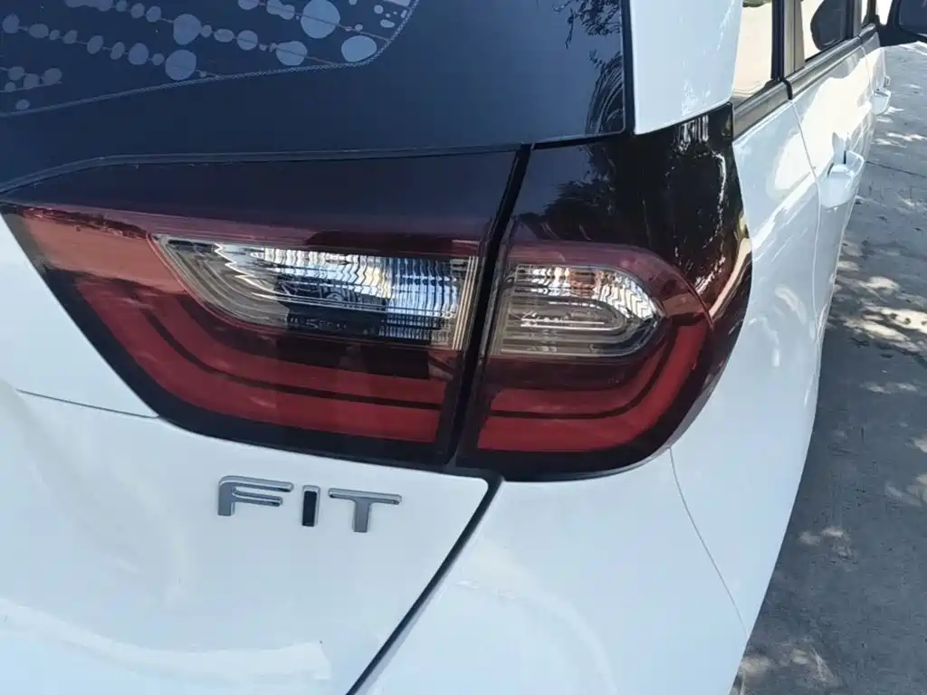 Honda Fit — фото 8