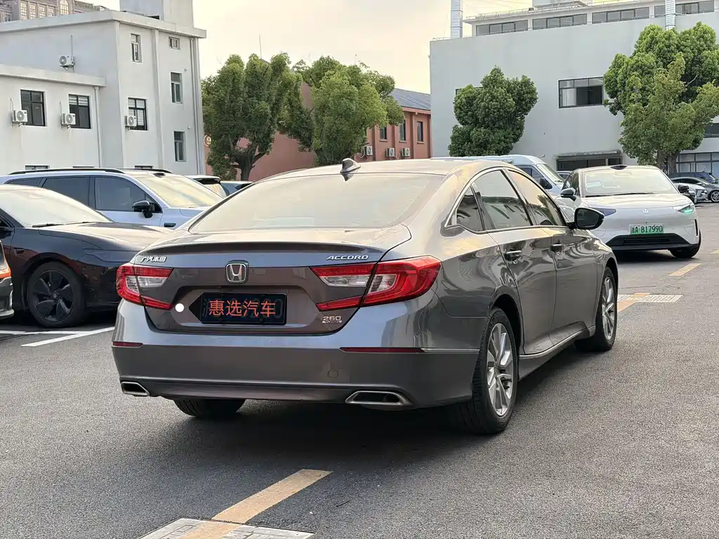 Honda Accord — фото 9