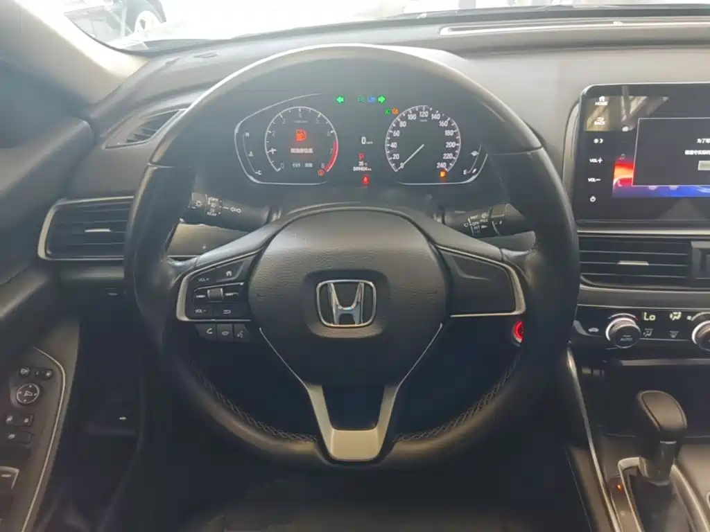 Honda Accord — фото 11