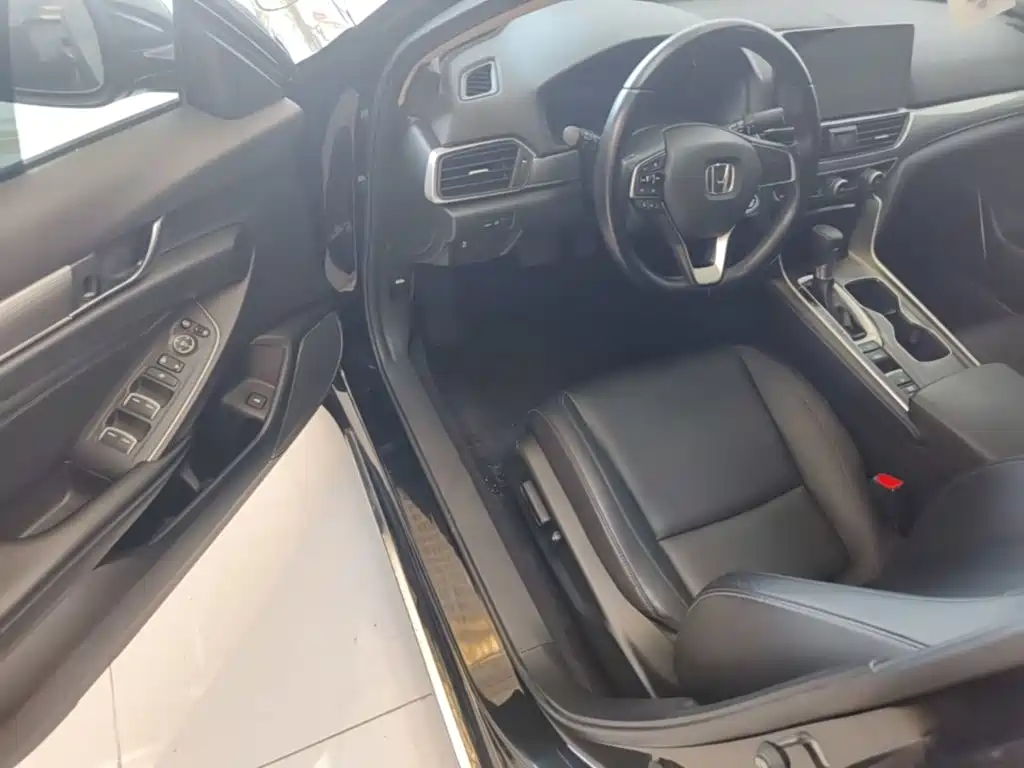Honda Accord — фото 16