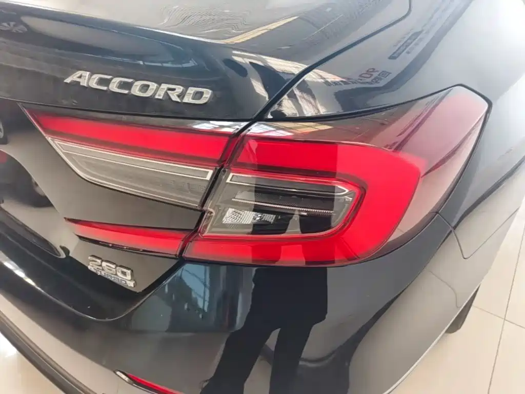 Honda Accord — фото 8