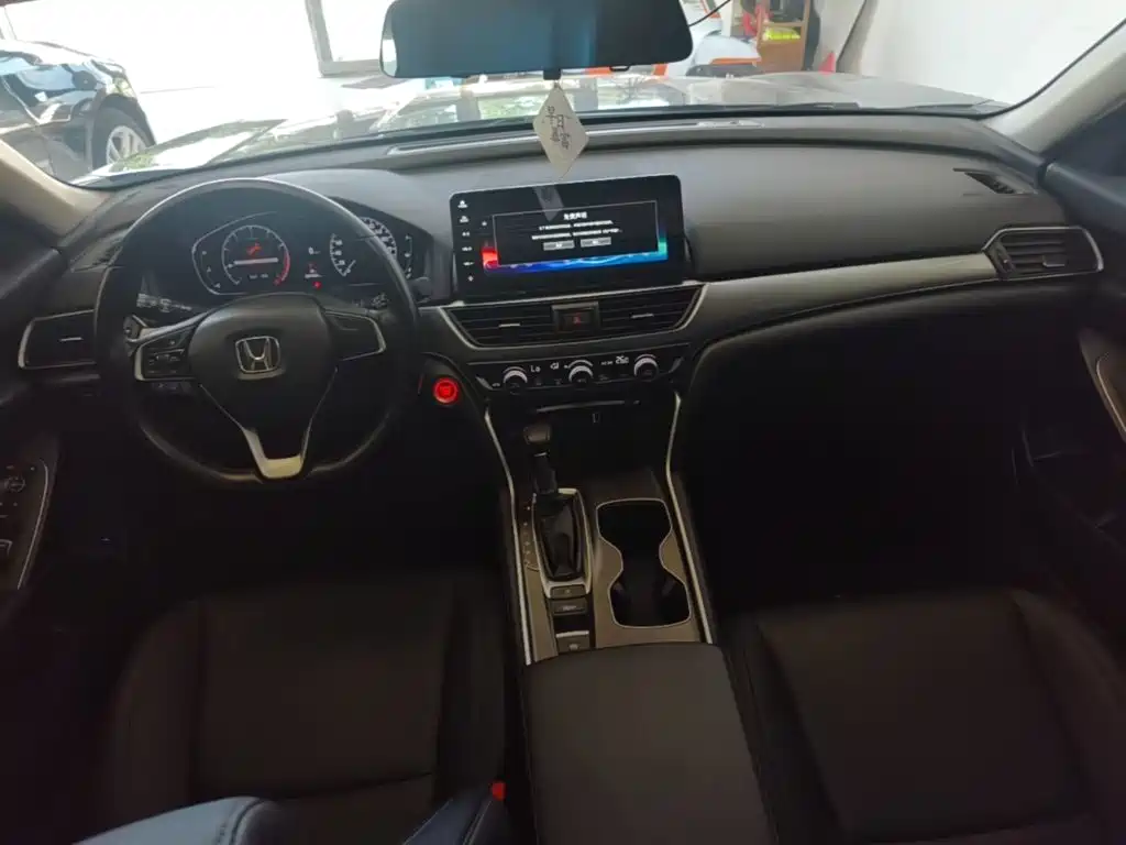 Honda Accord — фото 10