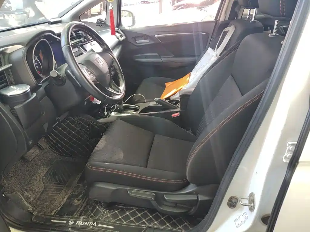 Honda Fit — фото 8
