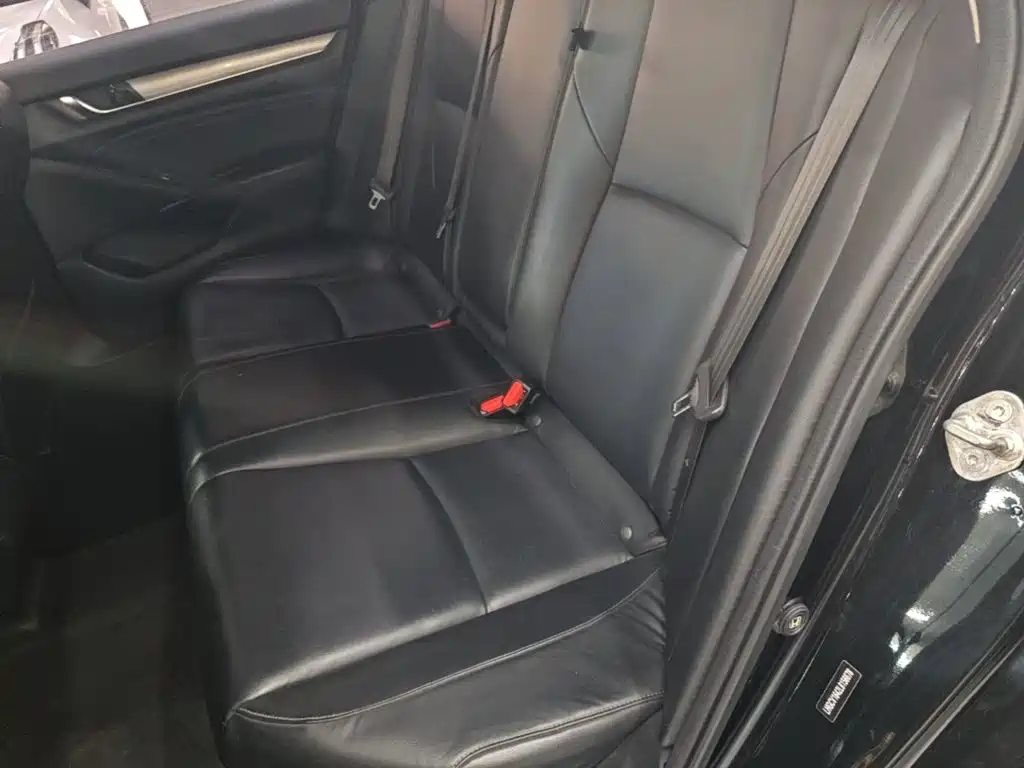 Honda Accord — фото 17
