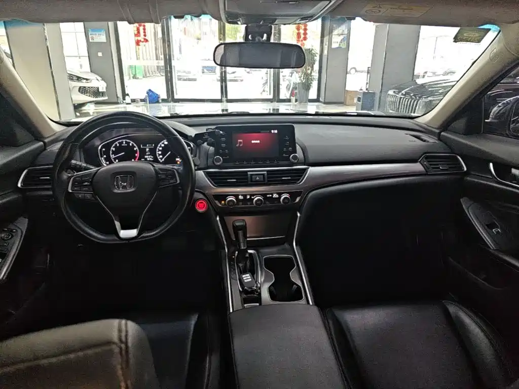 Honda Accord — фото 10