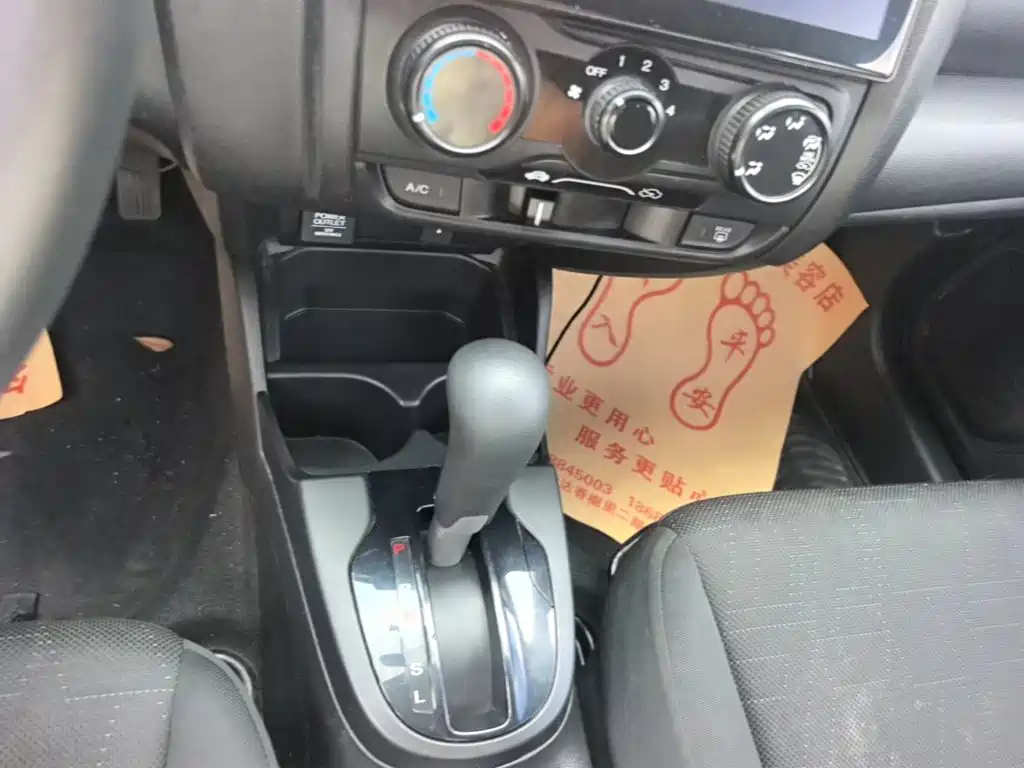 Honda Fit — фото 14