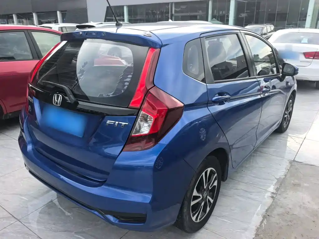 Honda Fit — фото 7